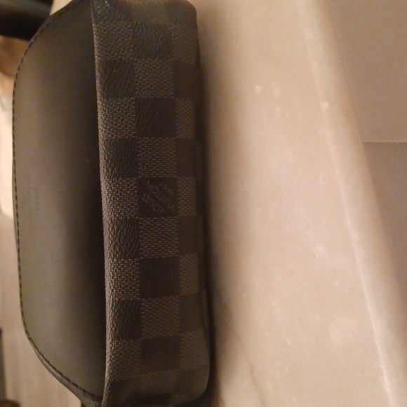 Louis Vuitton crossover bag are bum bag - Picture 4 of 12